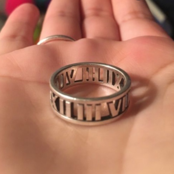 TIFFANY & CO. ATLAS RING - Picture 2 of 8